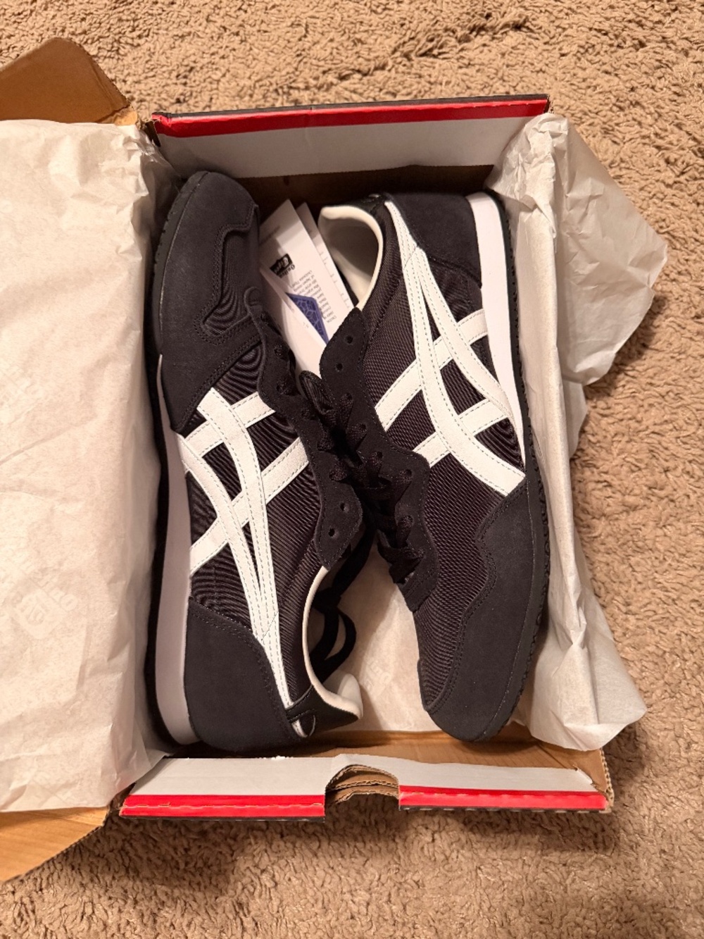 NWT Onitsuka Tiger Serrano – Black/White